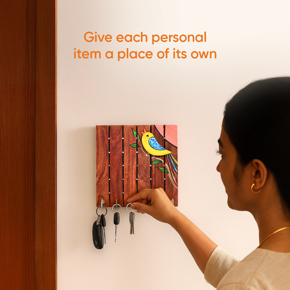 Robin Hand Painted Wooden Key Holder, Wall Mounted Bird Design Key Hanger for Entryway and Homedecor