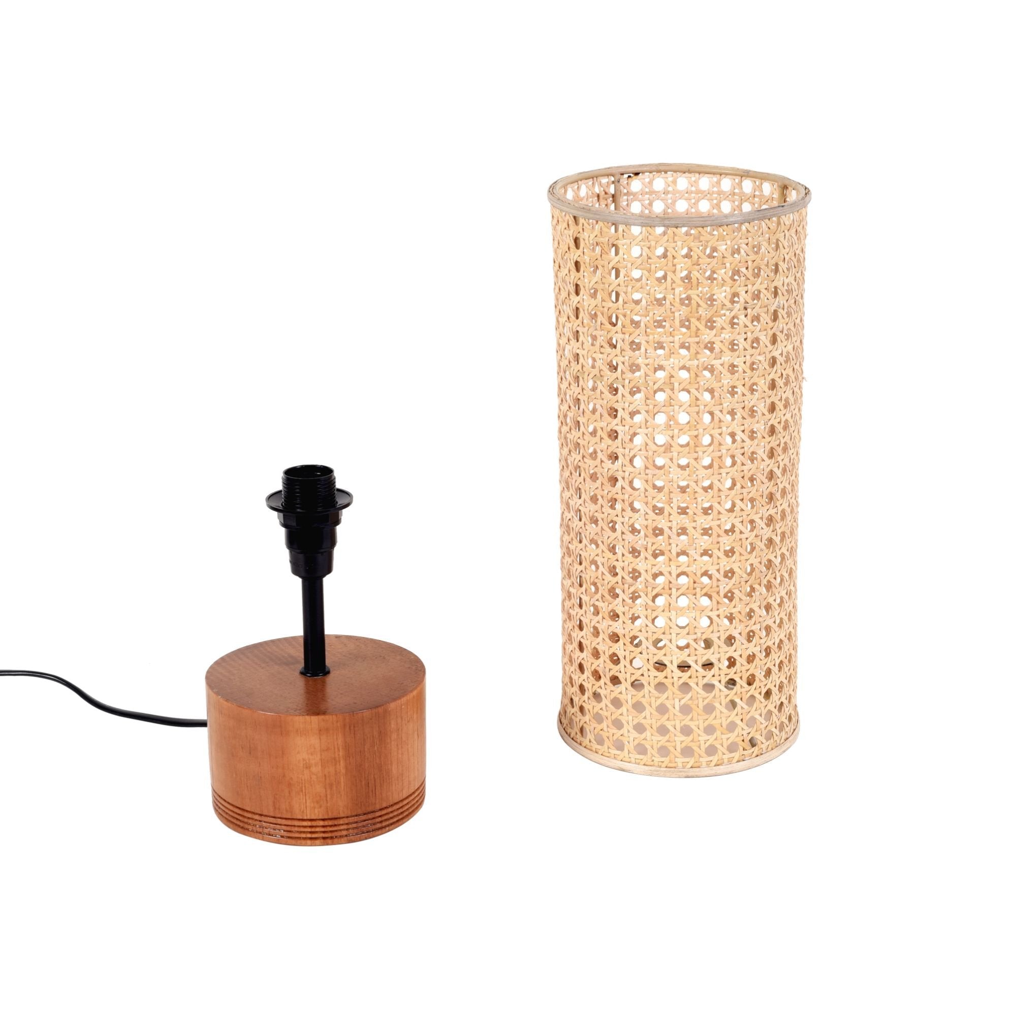 Ornate table lamp with rattan shade (5.5x5.5x17)