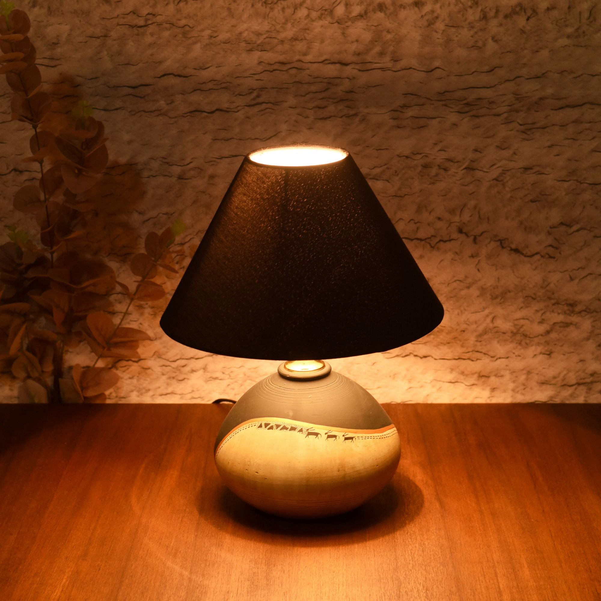 Midnight's secret table lamp with shade (10x10x12.2)