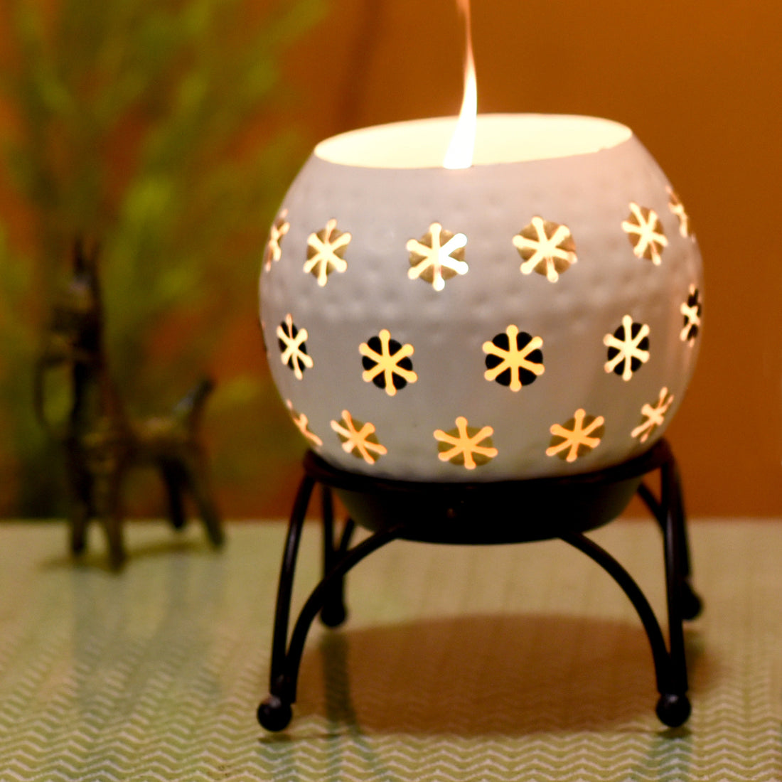 Tealight White Polka Style with Metal Stand