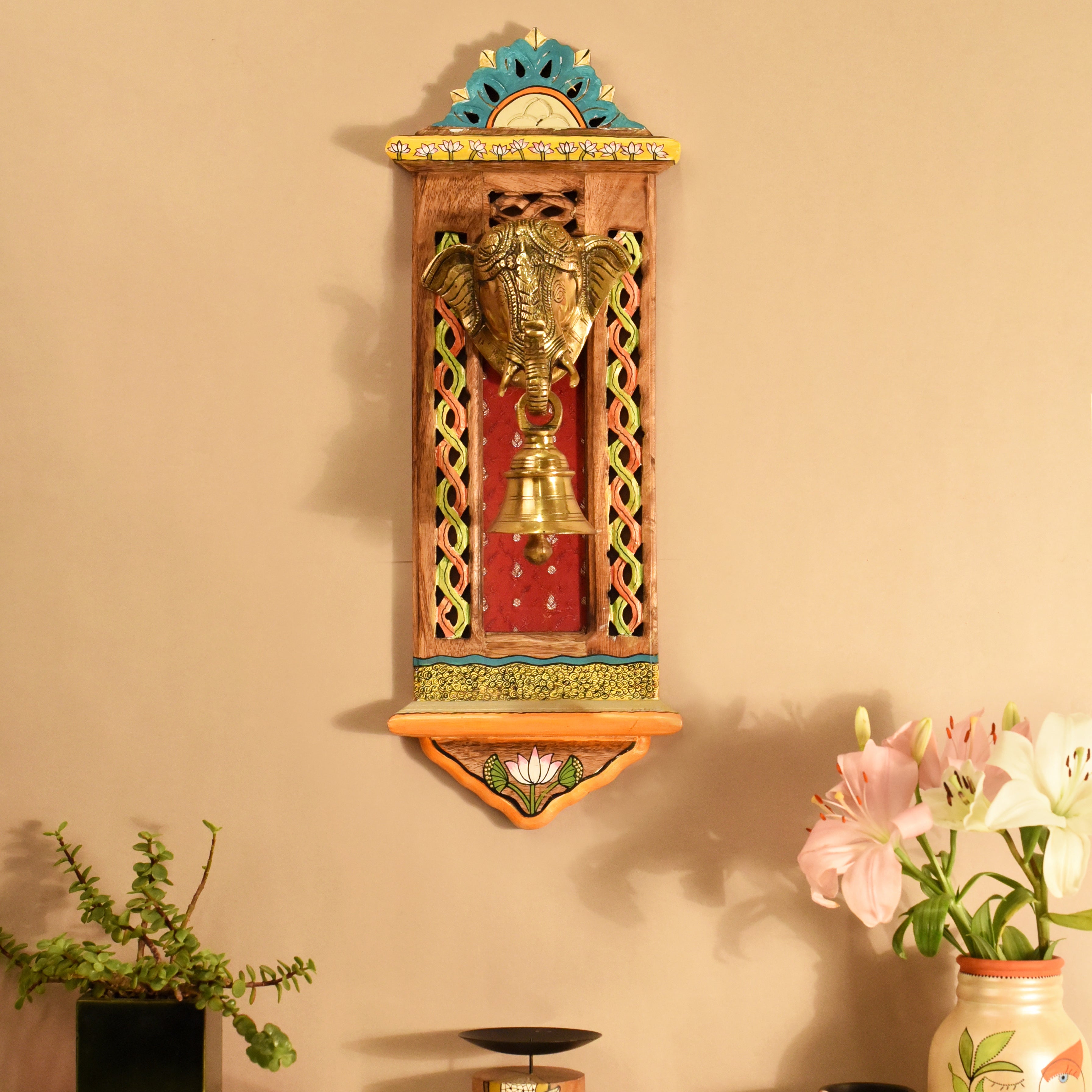 Bella Door-Bell set on beautiful wall decor frame