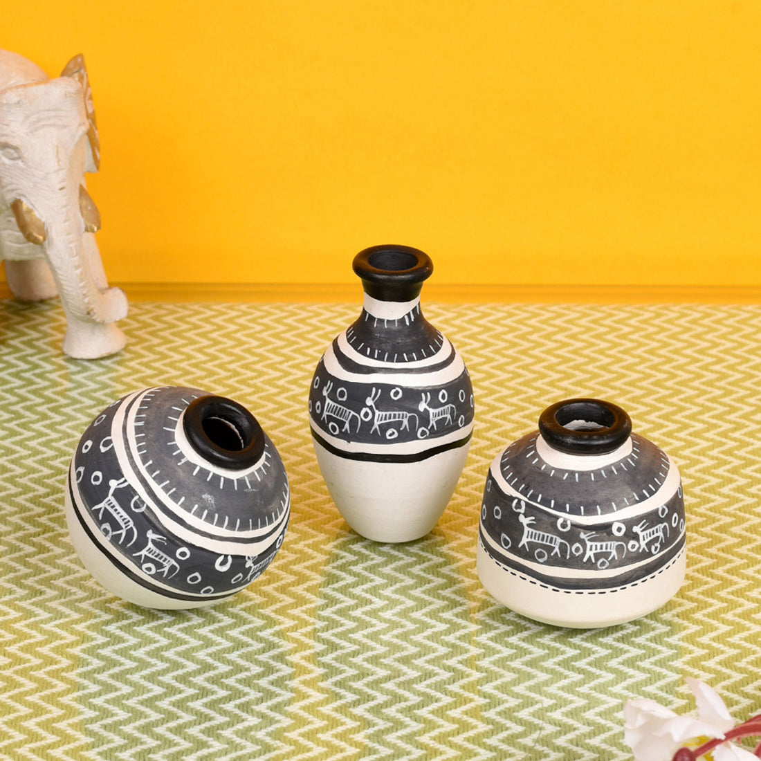 Wall Decor Ladder & 3 Handcrafted Warli White Pots (6x2x13)