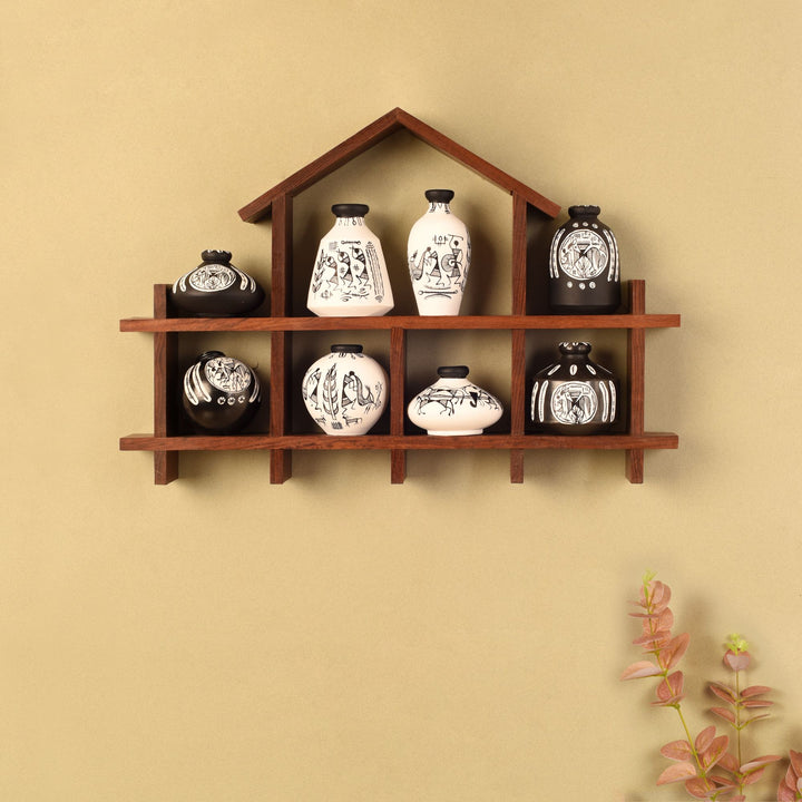 Monochrome Elegance Hut Wall Ladder with Black & White Pots S08