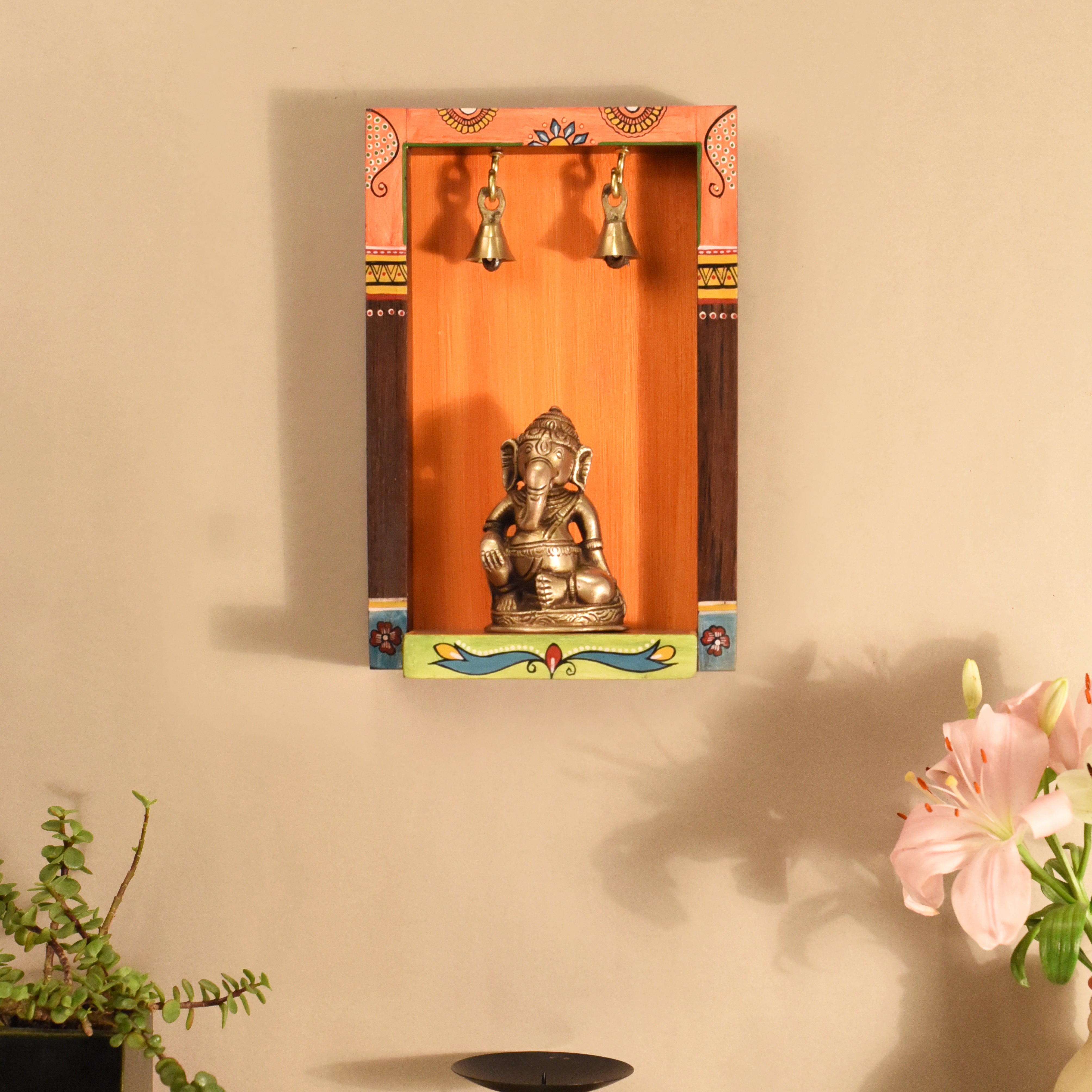 Traditional Motif Wooden Bell Wall Décor Frame