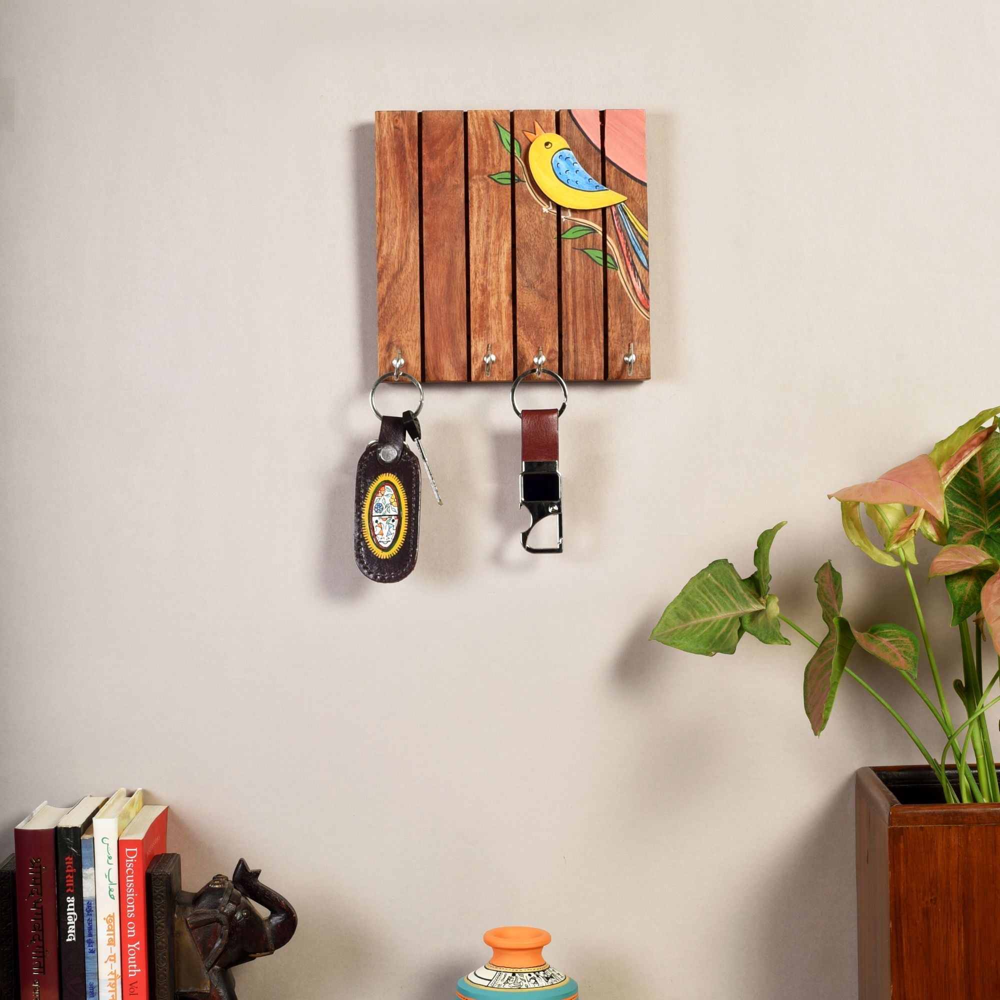 Robin Hand Painted Wooden Key Holder, Wall Mounted Bird Design Key Hanger for Entryway and Homedecor