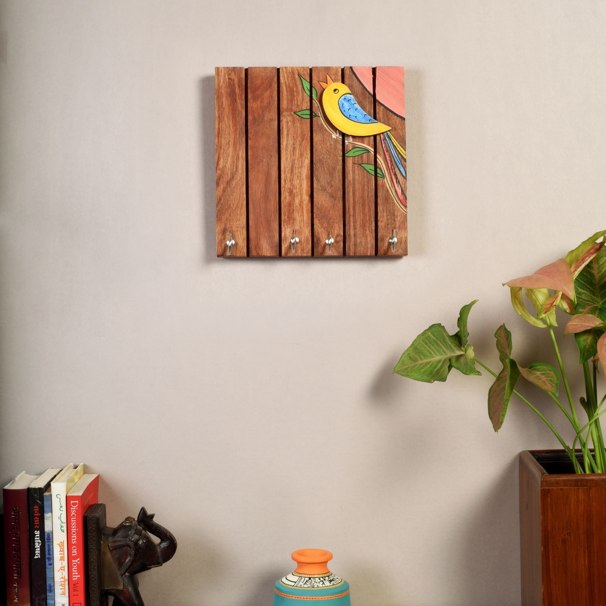 Robin Hand Painted Wooden Key Holder, Wall Mounted Bird Design Key Hanger for Entryway and Homedecor