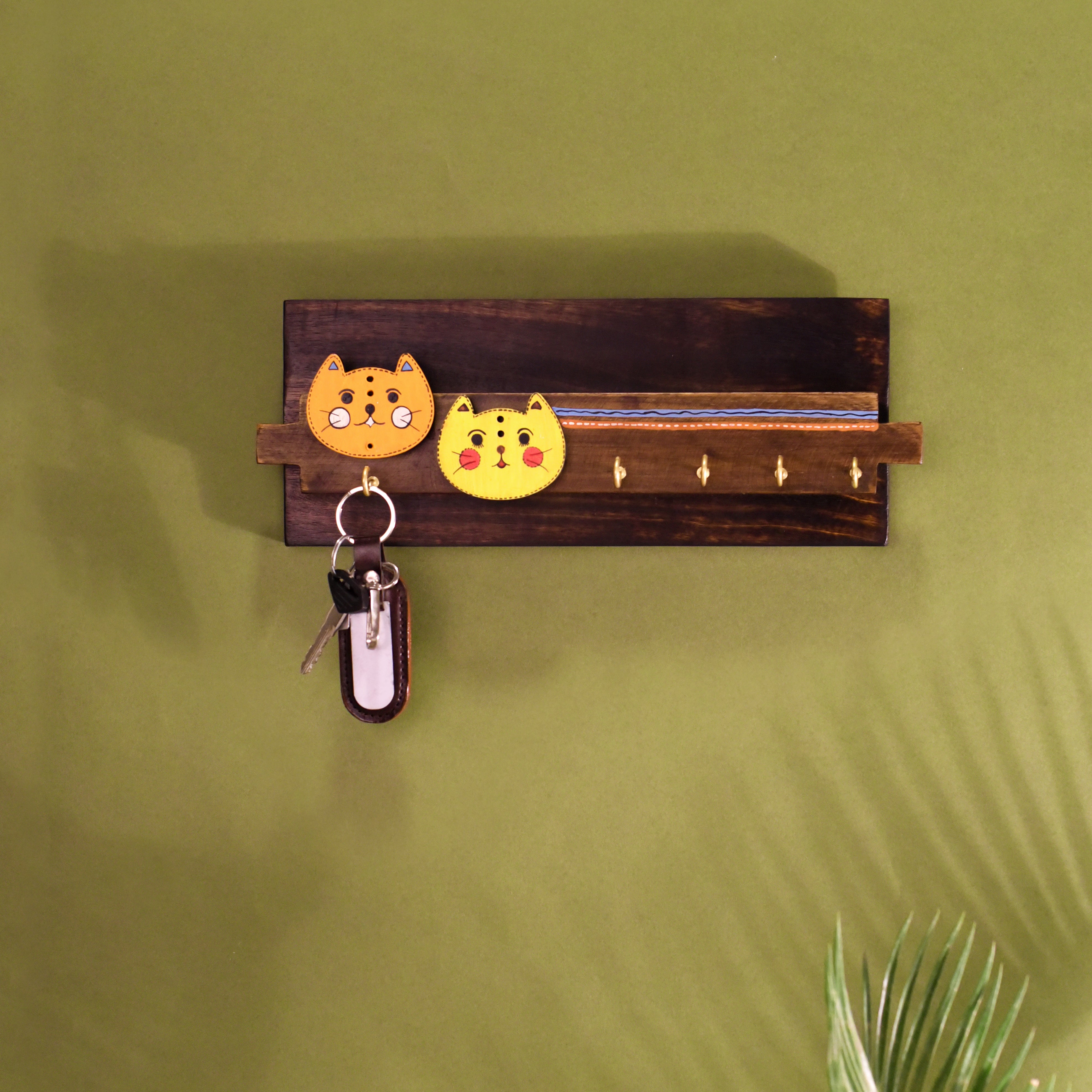 Meow Key hanger with cat motifs and beautiful art work