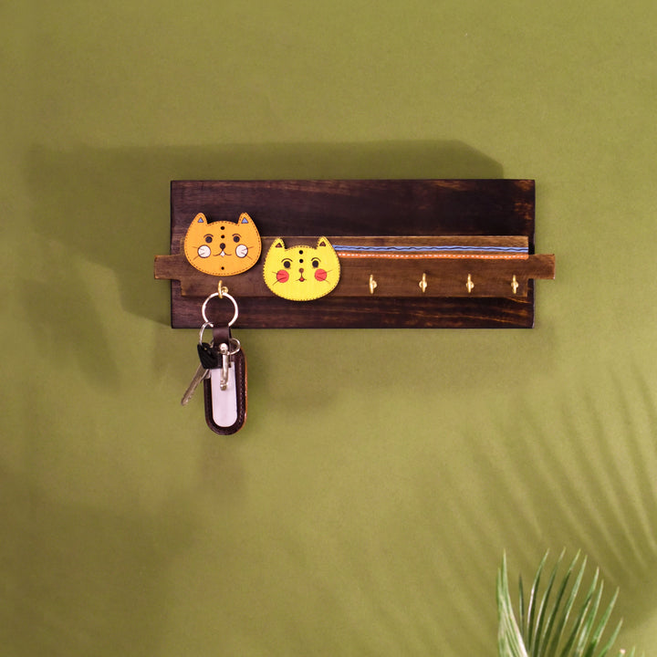 Meow Key hanger with cat motifs and beautiful art work