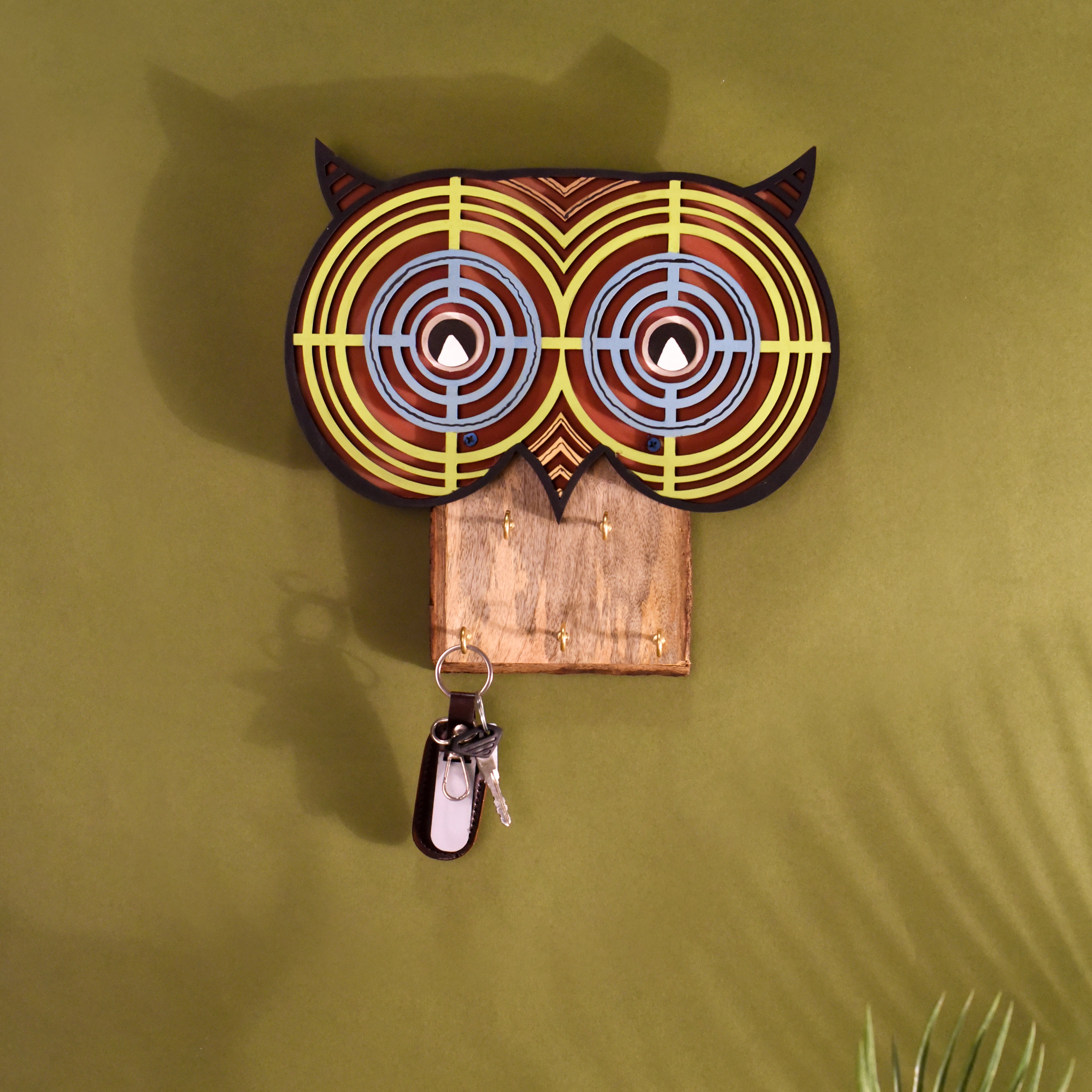 O-La-La Key hanger with owl mask and beautiful art work
