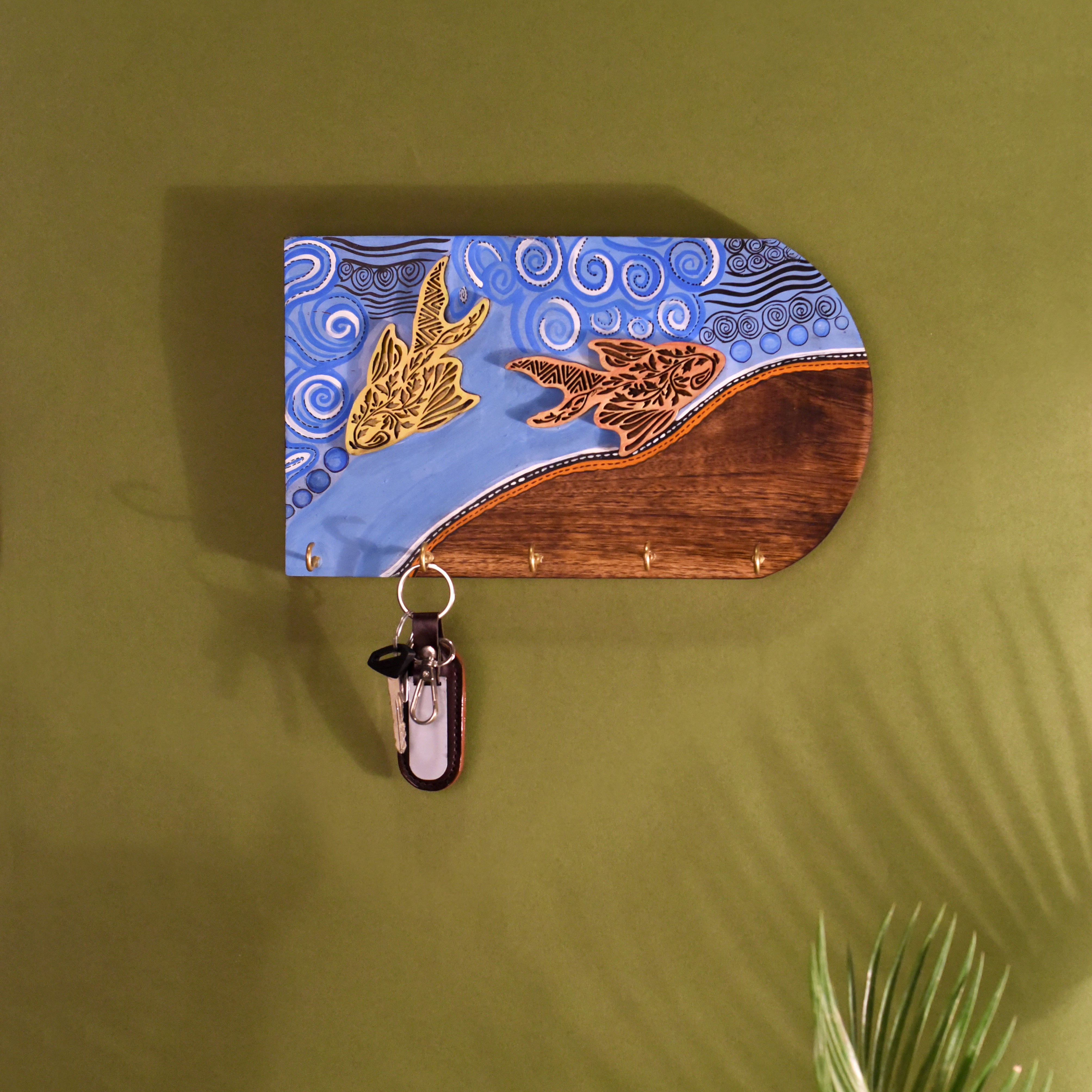 Delphy Key hanger with fish mottif and beautiful art work