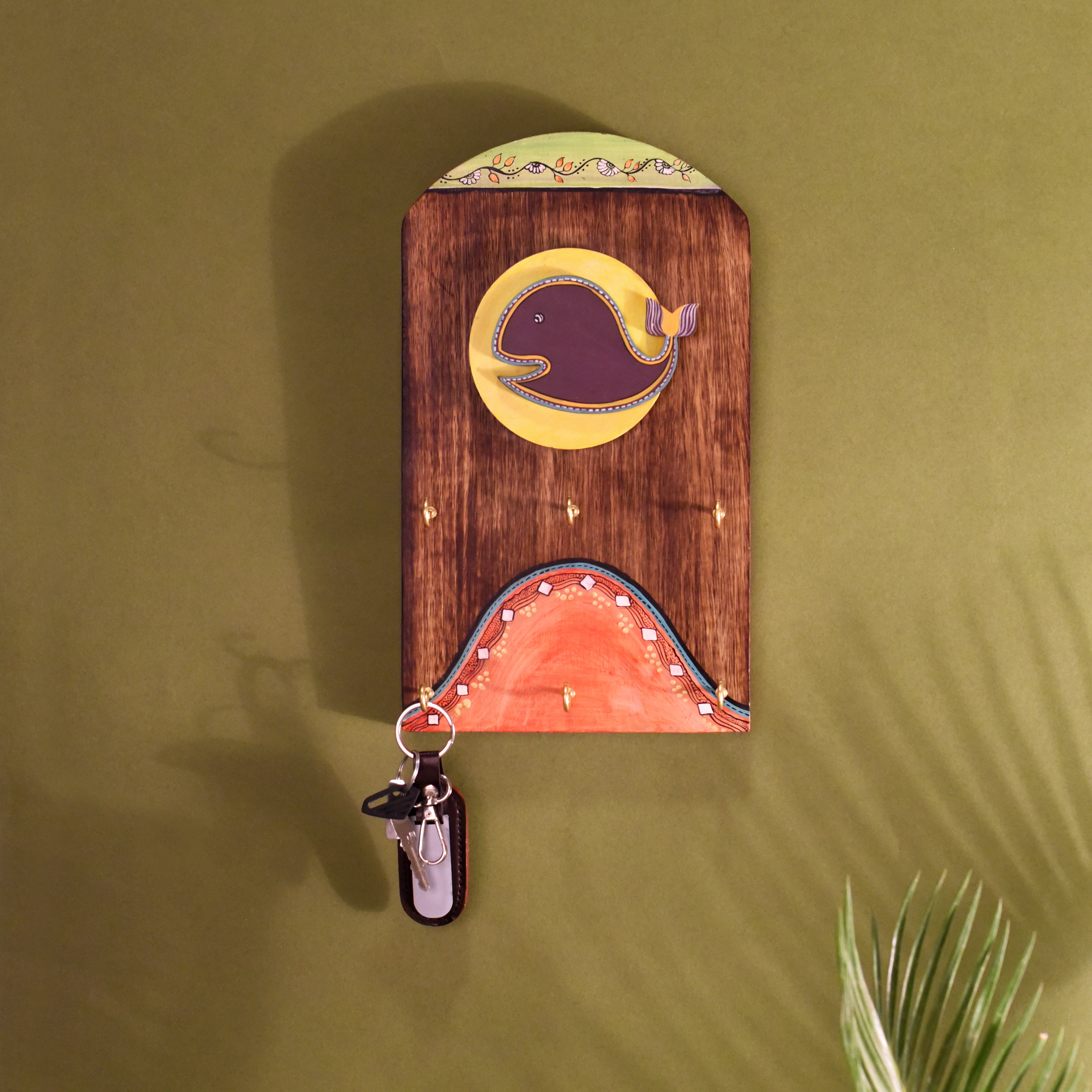 Ona Key hanger with fish mottif and beautiful art work