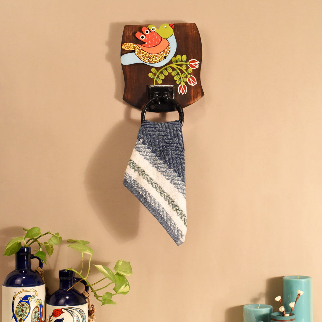 Maina Bath Towel Hanger