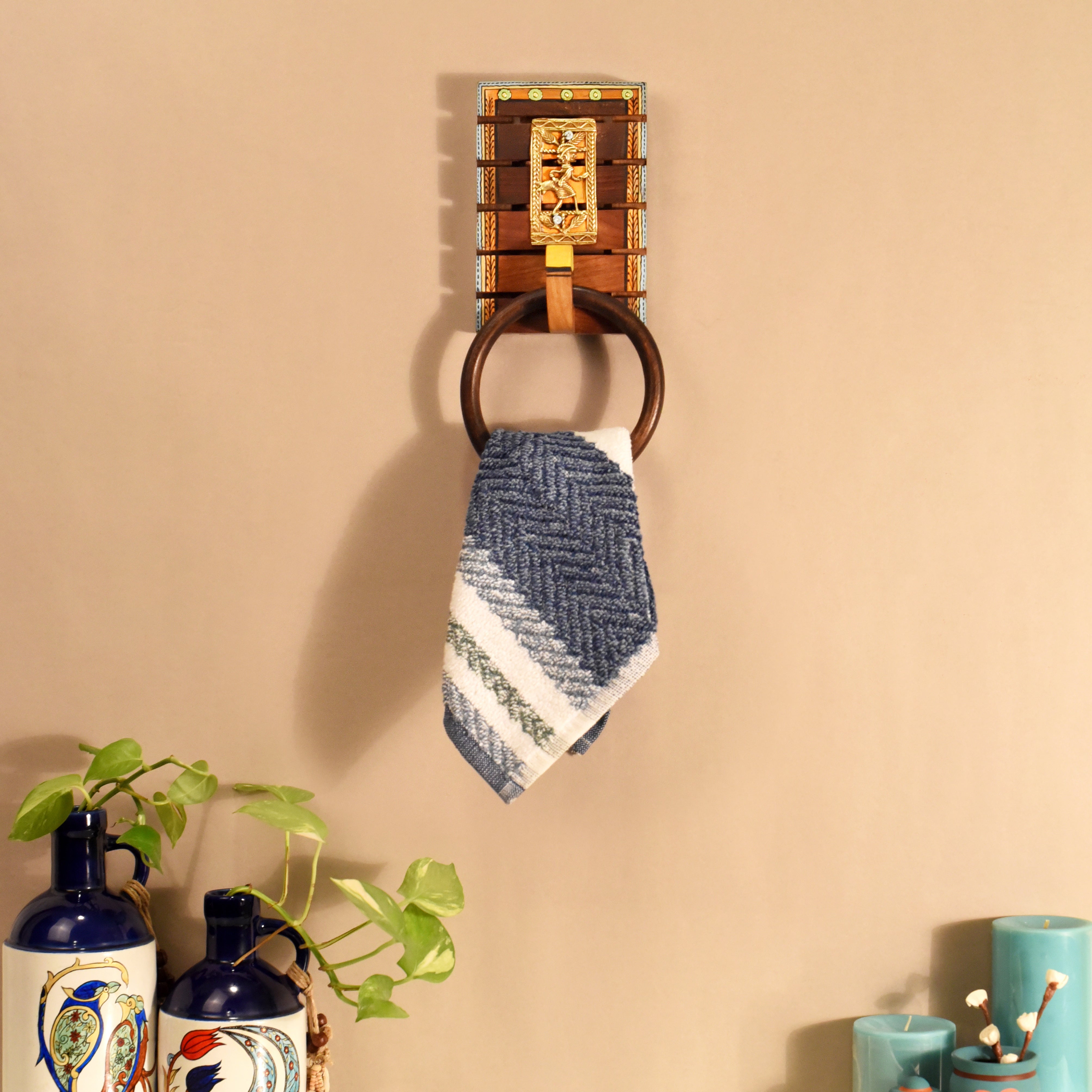 Sona Bath Towel Hanger