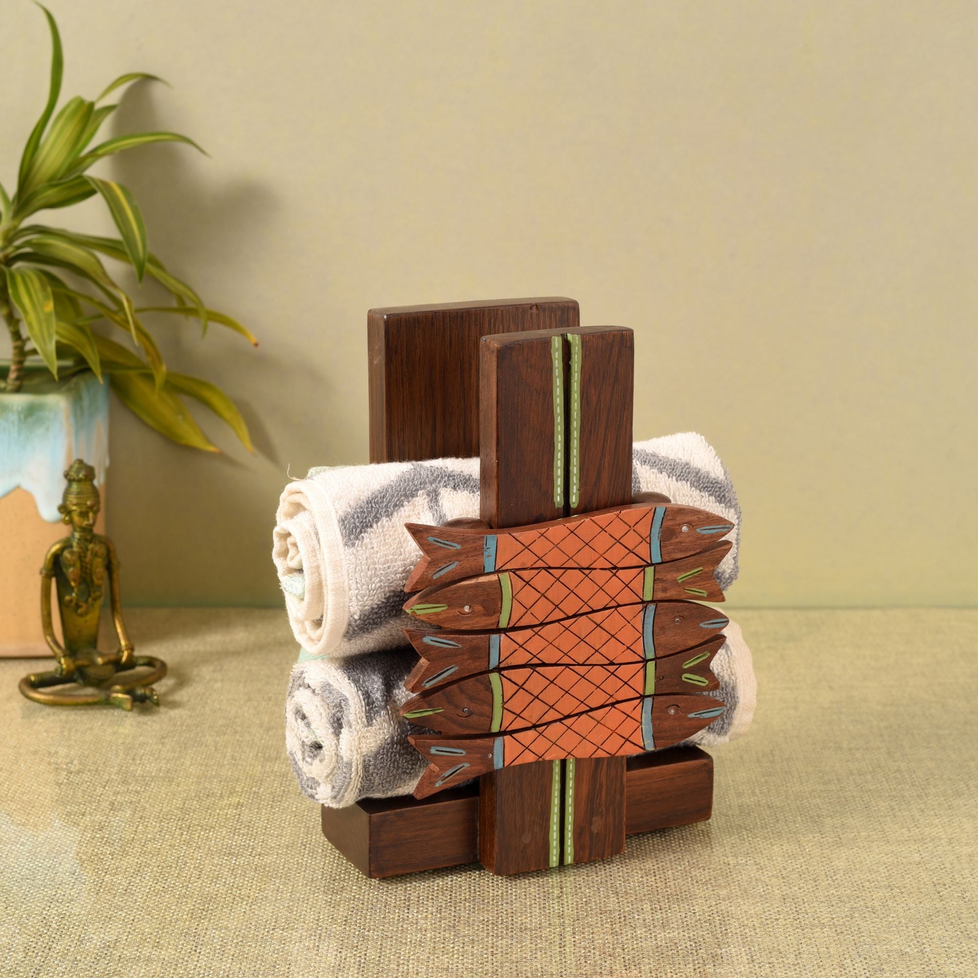 Something's fishy towel holder (6x4x8)