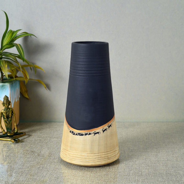 Midnight's secret pyramid vase