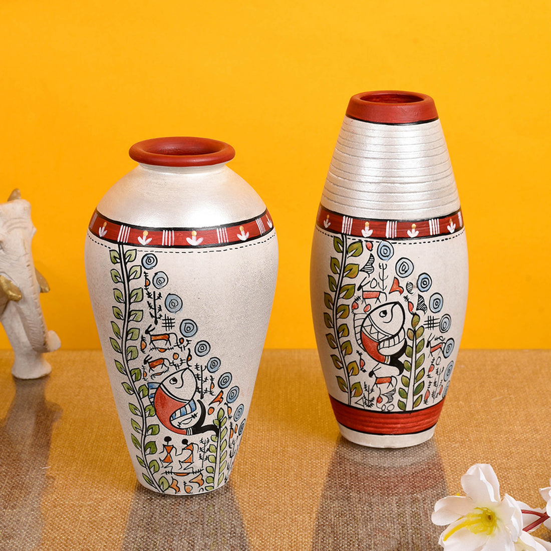 Vase Earthen White Madhubani (Set of 2) (6x3.4/6.4x3)