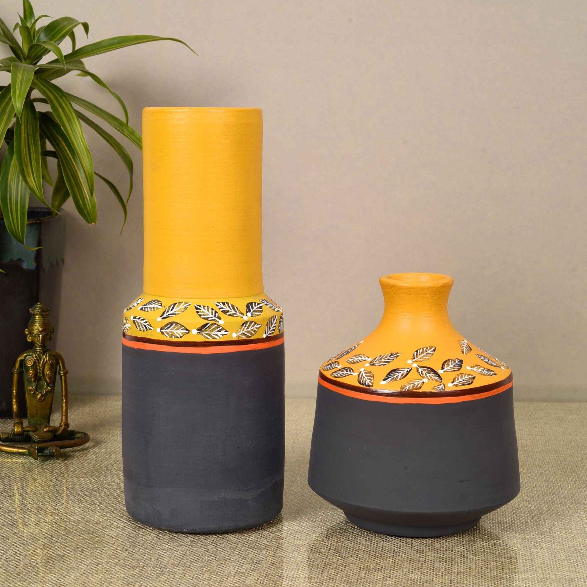Midnight Sunflower Terracotta Vase S02 (4x10/5x6)