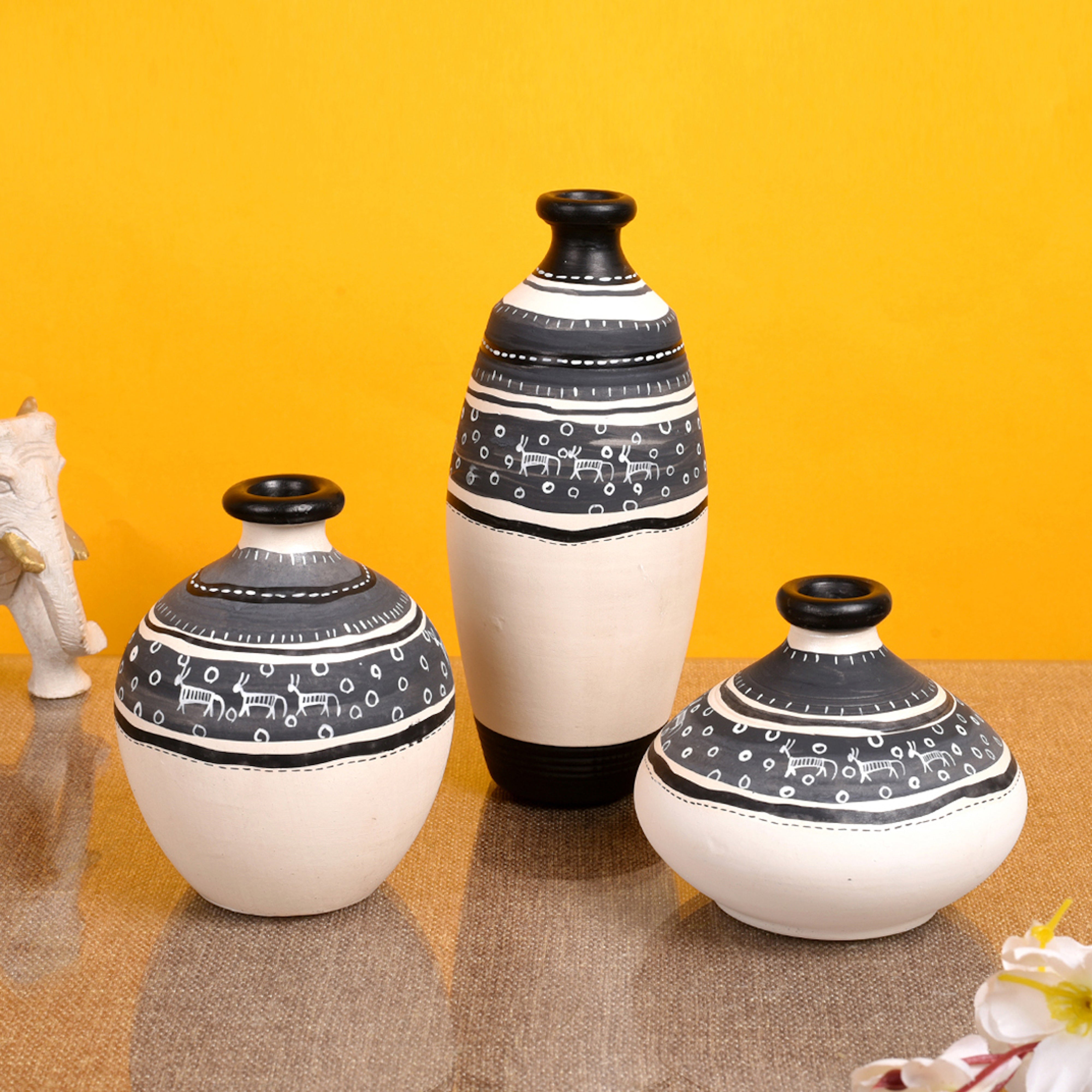 Vase Earthen White Warli (Set of 3) 5/6/3.4