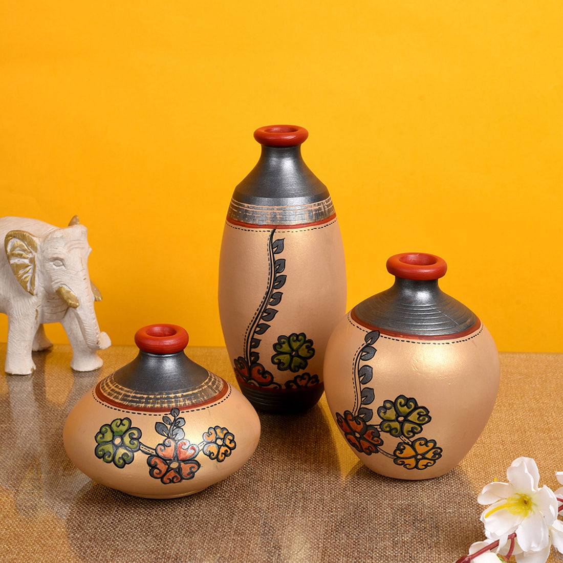 Vase Earthen Simmer Gold Madhubani (So3) 5/6/3.4