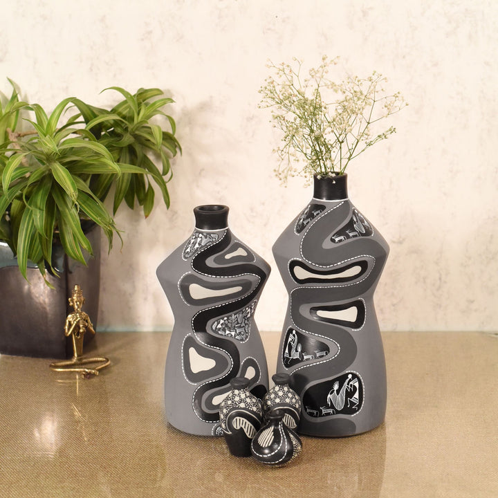 Artisan Noir Family of Decorative Terracotta Vases S05