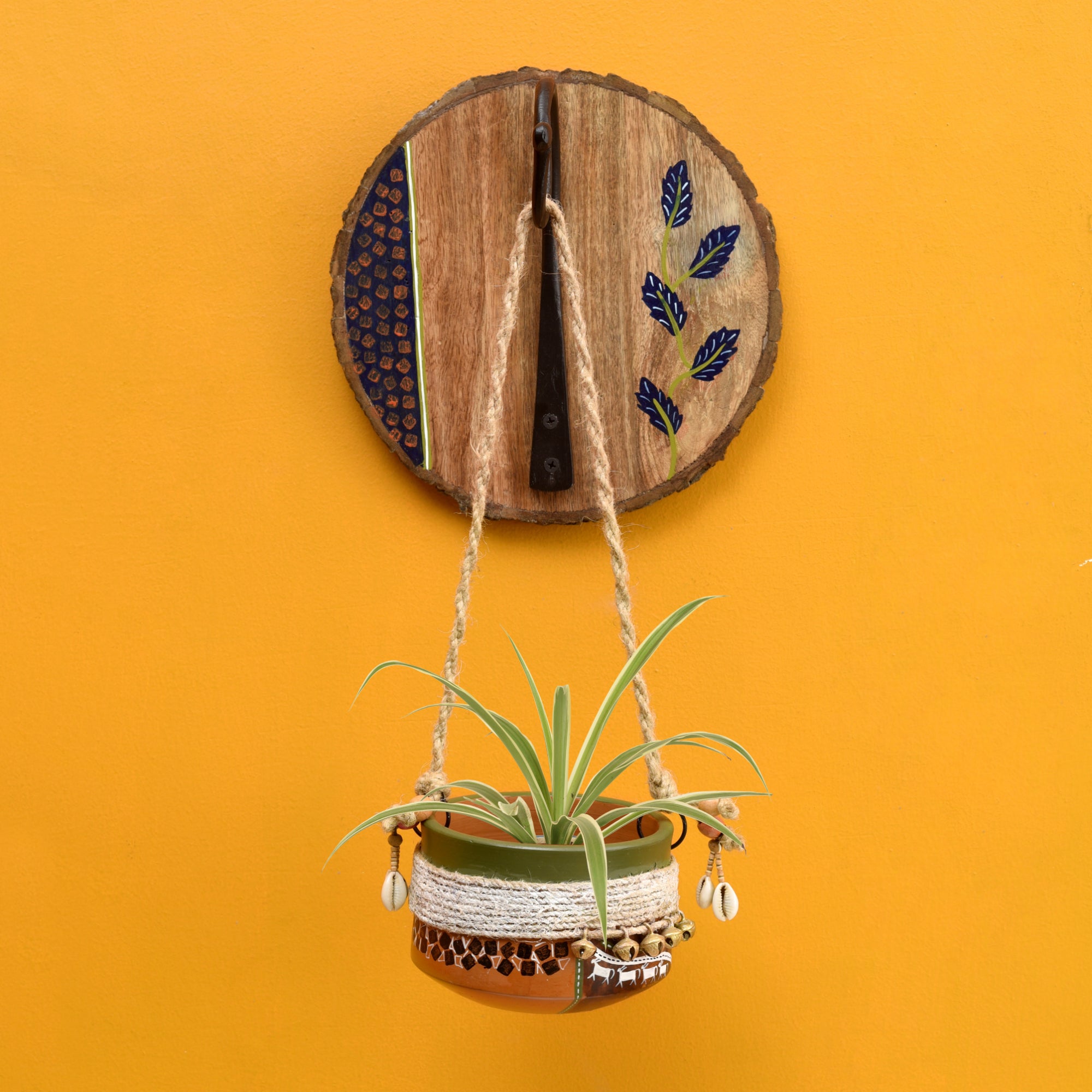 Jute Embellished Earthen Planter on a Round Hook