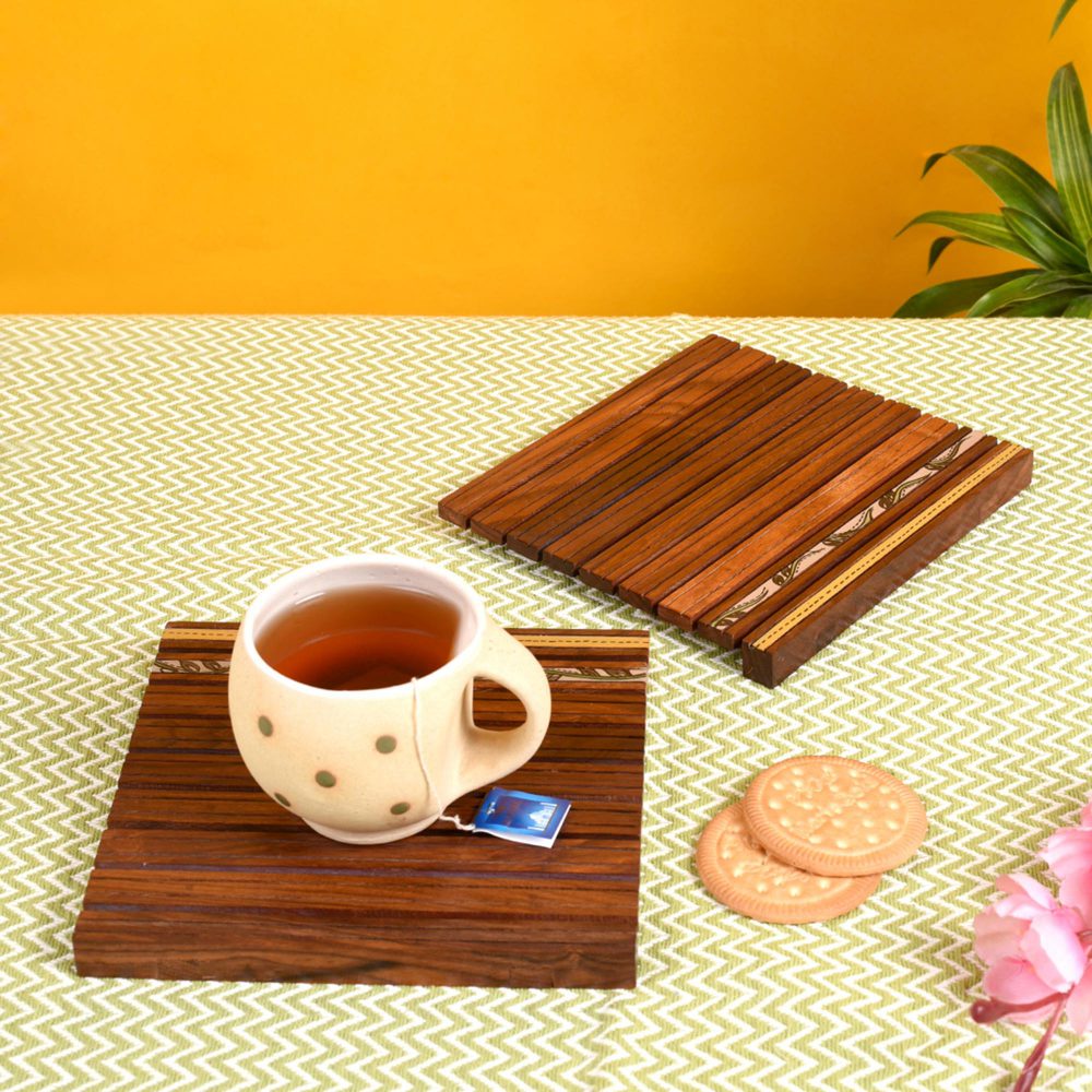 Coaster Wooden Handcrafted with Flower Motif (Set of 2) (6.5x6")